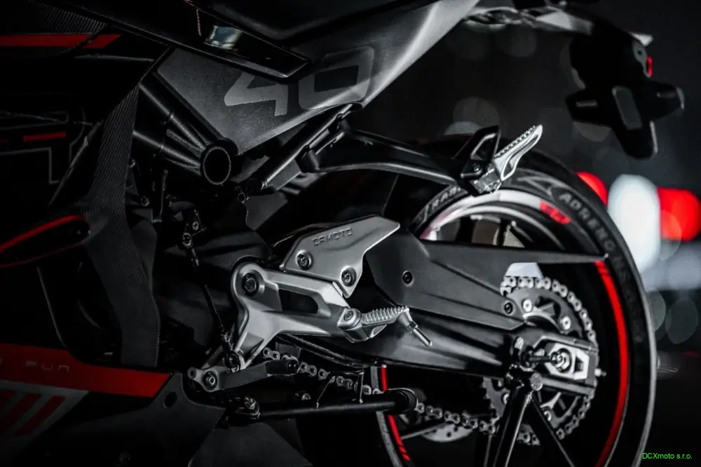 CFMOTO 450 SR - bílá skladem / cena na 1ks showroom